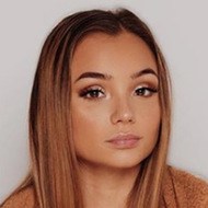 Julia Wisk, 23 (Cheerleader)