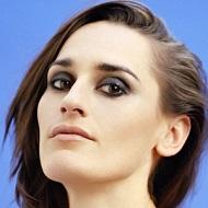 Julie Budet, 41 (流行歌手)