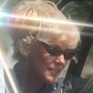 Julie Clark, 77 (Phi công)
