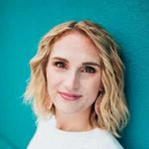 Julie Deru, 35 (Звезда Youtube)