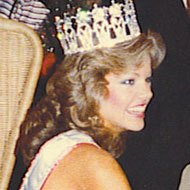 Julie Hayek, 65 (电视女演员)