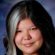 Julie Kagawa, 43 (小说家)