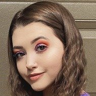 Julie Kirby, 25 (Instagram Star)