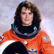 Julie Payette, 62 (宇航员)