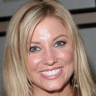 Julie Roberts, 45 (乡村歌手)