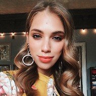 July Suntcova, 29 (Instagram明星)