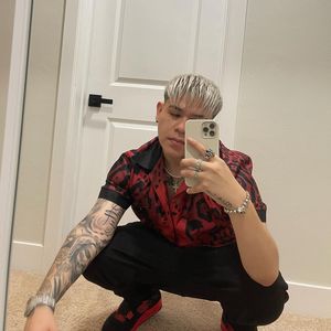 Junior H, 22 (Ca sĩ)