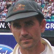 Justin Langer, 54 (Jugador de Cricket)