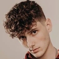 jvke, 23 (TikTok明星)