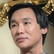 Kairat Nurtas, 36 (流行歌手)