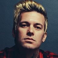 Kalan Blehm, 39 (Bassist)