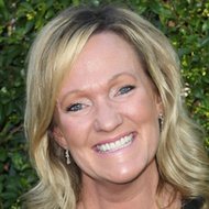 Karen Kingsbury, 60 (小说家)