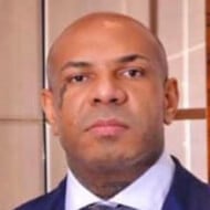 Karim Gharbi, 35 (喜剧演员)