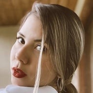 Karol Holanda, 32 (Instagram Star)