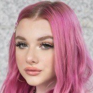 Katelyn McFadden, 21 (Instagram Star)