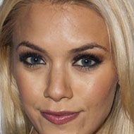 Katie Blair, 36 (Concursante de Belleza)