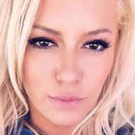 Kaya Jones, 39 (流行歌手)