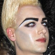 Kayvon Zand, 38 (流行歌手)