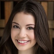 Keara Graves, 24 (電視女演員)