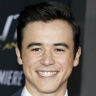 Keean Johnson, 27 (Actor de Televisión)