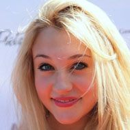 Kelly Crook, 26 (Pop Zangers)