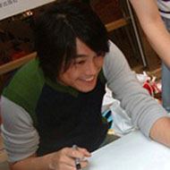 Ken Chu, 45 (Cantante Pop)