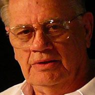 Kenneth Hall, 89 (足球运动员)