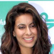 Khushboo Grewal, 41 (流行歌手)