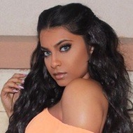 KiKirajx0, 34 (Star d'Instagram)