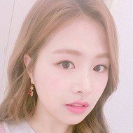 Kim Chaewon, 26 (Cantante pop)
