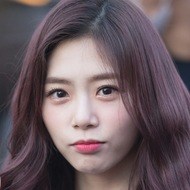 Kim Min-ji, 29 (Pop Singer)