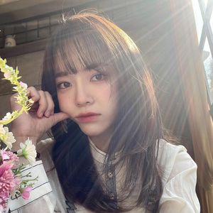Kim Se-jeong, 27 (Pop Singer)