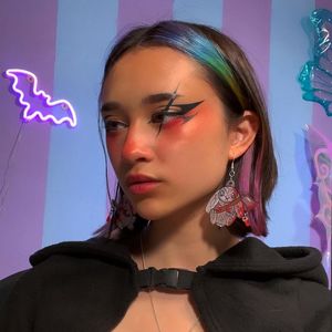 Kitta DIY, 24 (YouTube Star)