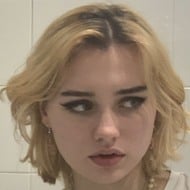 Kizzy Edgell, 23 (電視演員)