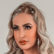 Lady Yuliana, 36 (流行歌手)