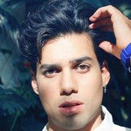 Lalo Brito, 33 (流行歌手)