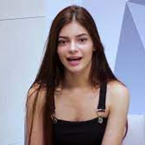 Larissa Anjos, 25 (TikTok明星)