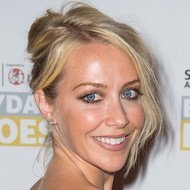 Laura Hamilton, 41 (Presentadore de Programas de TV)