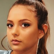 Laura Schadeck, 20 (流行歌手)