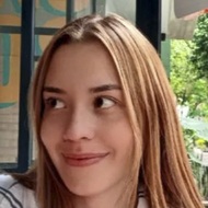 Laura Vanegas, 22 (YouTube明星)