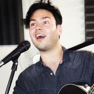Laurence Beveridge, 35 (Ca sĩ nhạc Rock)