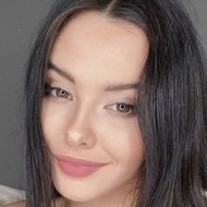 Laurie Elle, 25 (Blogger)