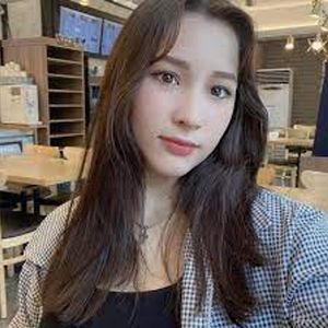 Lea Navvab Huening, 24 (TikTok Star)