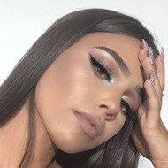 Leah Halton, 23 (Ngôi sao Instagram)