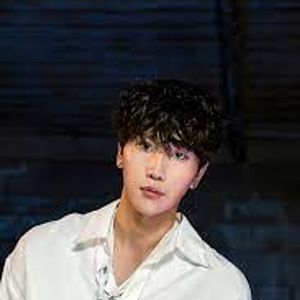 Lee Hyun-Seok, 31 (Pop Singer)