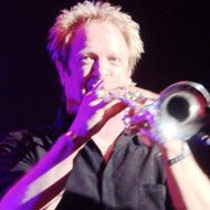 Lee Loughnane, 77 (小號手)