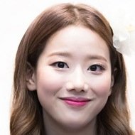 Lee Naeun, 24 (Pop Singer)