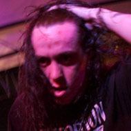 Lee Spielman, 35 (Ca sĩ nhạc Punk)
