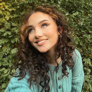 Lena Glams, 22 (TikTok Star)