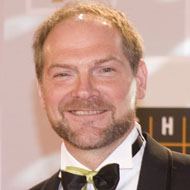 Les Stroud, 64 (电视节目主持人)